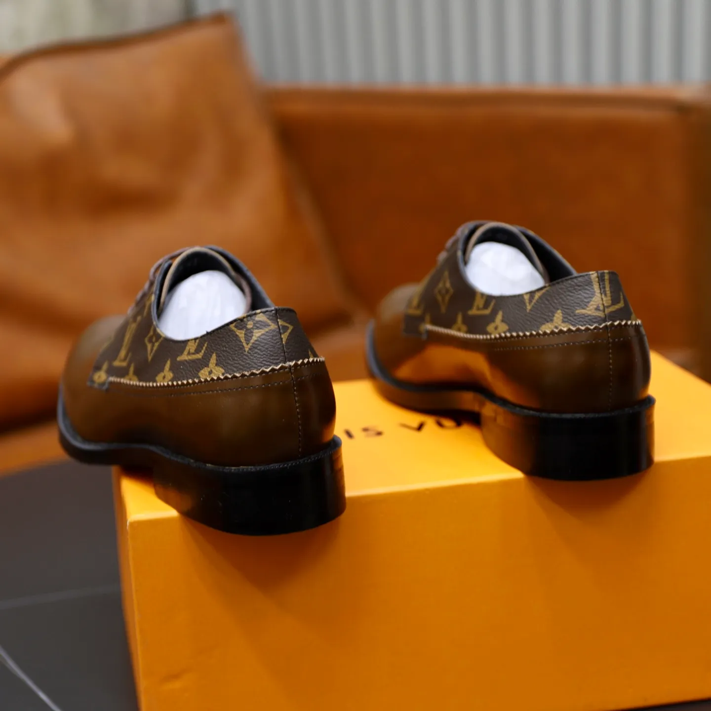 Ex-factory price: 500💰🙅‍♂️🙅‍♂️🙅‍♂️ Brand: LV Louis Vuitton Standard code: Men's size 38-44 (45 can be customized) Grade: Same style as the official website Original order quality Material: Original cowhide surface Comfortable sheepskin lining Original outsole Style category: Men's fashionable casual leather shoes Distinguished big-name luxury elements Top luxury Color: actual picture color